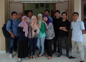 Kuliah di hari terakhir, bersama teman-teman Palembang yang baik.